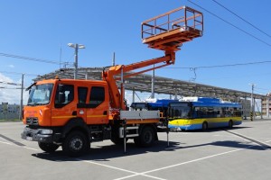 The boom-type elevating work platform is designed for repairs and other maintenance and installation work on objects within the working area of the platform. It is used mainly for work on catenary lines. The vehicle can be used for all kinds of repairs at heights (lighting equipment maintenance as well as repairs and surface coating of steel structures, etc.).
