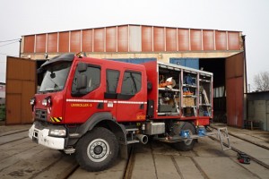 The vehicle is equipped with working hydraulic circuit to drive the hydraulic rescue and re-railing tools. Power transmission on rails is effected by means of road tyres via drums. This drive system provides Road-Rail vehicle without contact of the tyres with the rails (undemanding solution) at a reasonable price.