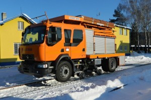 Road-Rail vehicle R DUOTRAM H is equipped with an insulated working platform for maintenance operations and repairs of catenary lines under live OLE and meeting all safety requirements.