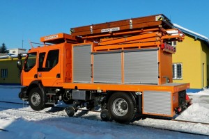 Single-scissor or double-scissor type elevating platform enable full unlimited rotation around its axis. Horizontal reach, size and loading capacity of the platform meet demanding requirements for maintenance work on catenary lines. The platform is remotely controlled, in the emergency mode it can be controlled from an emergency control panel.