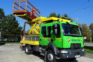 Konstrukci plošiny tvoří nůžkový mechanizmus, hydraulický pohon a elektrické ovládání. Ovládání pohybů pracovní plošiny se vykonává pomocí RC panelu. Pohyby RPM je možné ovládat také tlačítky na pevném panelu.