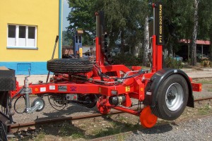 Road-Rail cable trailer is one-axle trailer equipped with wheel units assembled on swivelling half-axles. Trailer coupling is vertically adjustable. Cable drum is positioned on drum axle rotating in slide bearings (for easier cable unwinding).